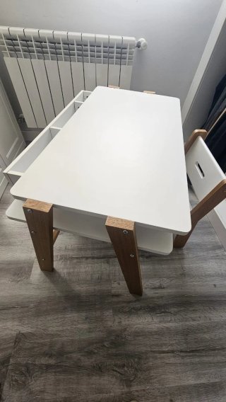 Mesa y silla infantil blanca