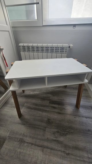 Mesa y silla infantil blanca