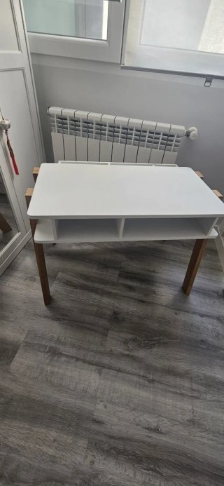 Mesa y silla infantil blanca