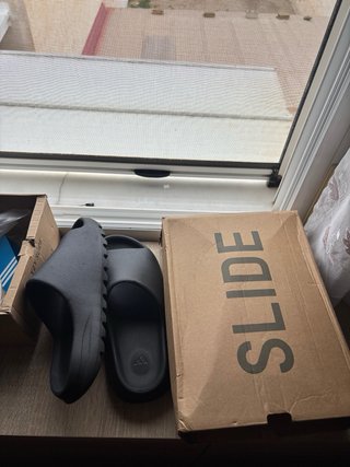 Chanclas Yeezy Slide