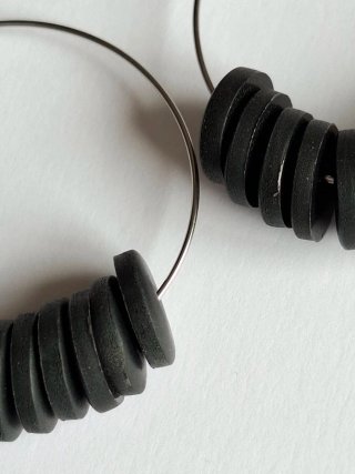 Pendientes Aro cuentas negras