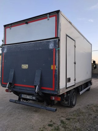 Camión Renault Midlum 8 180