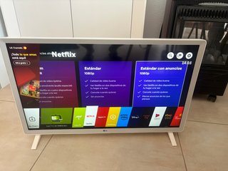 Smart TV LG 32 Plata y Blanca
