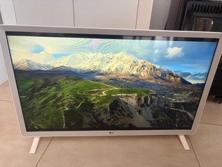 Smart TV LG 32 Plata y Blanca