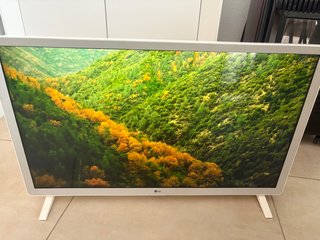 Smart TV LG 32 Plata y Blanca