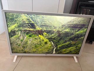 Smart TV LG 32 Plata y Blanca