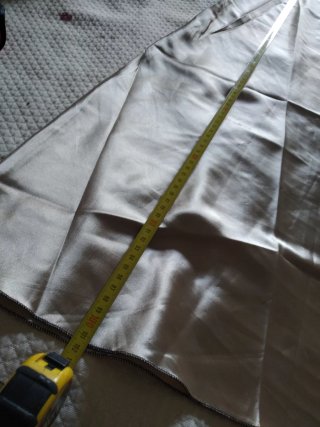 Camisón de raso dorado