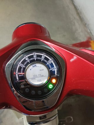 Honda Super Cub C125 Roja y Beige