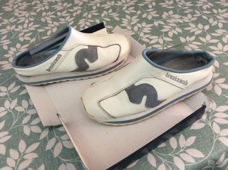 Zapatos de tacón con tachuelas y otros. 19,56€ par