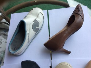 Zapatos de tacón con tachuelas y otros. 19,56€ par