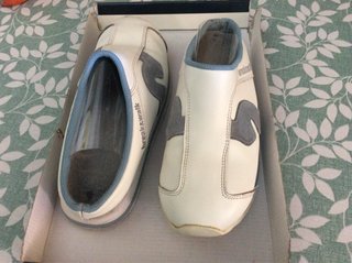 Zapatos de tacón con tachuelas y otros. 19,56€ par