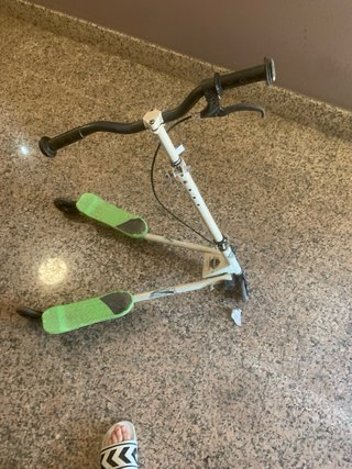 Patinete de 3 ruedas verde