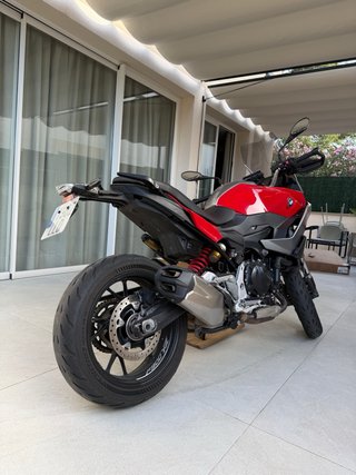 BMW F900 XR Roja y gris