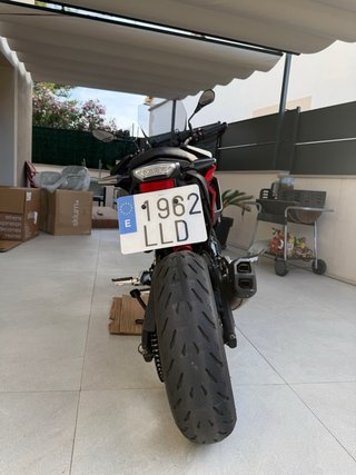 BMW F900 XR Roja y gris