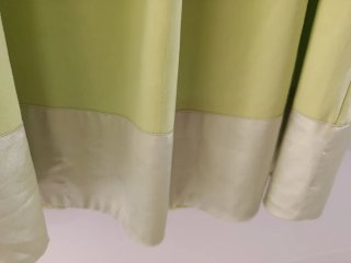 Vestido verde con decoración en el pecho