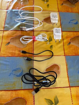 Cables y cargadores de móvil