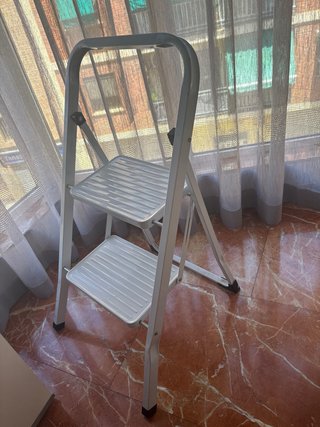 Escalera 2 peldaños plegable