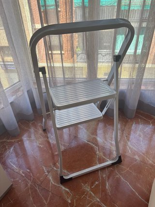 Escalera 2 peldaños plegable