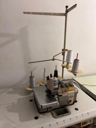 Máquina de coser industrial seminueva