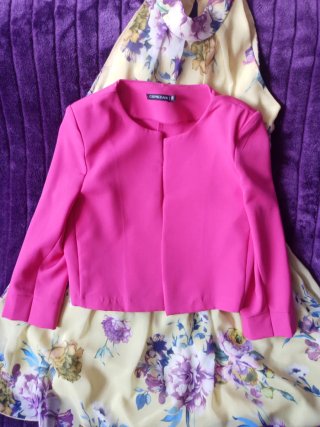 Conjunto Vestido Flores y Chaqueta Fucsia