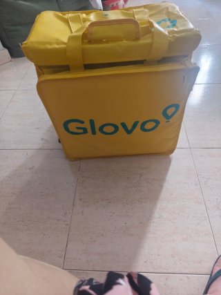 Mochila Glovo Nueva y Ropa