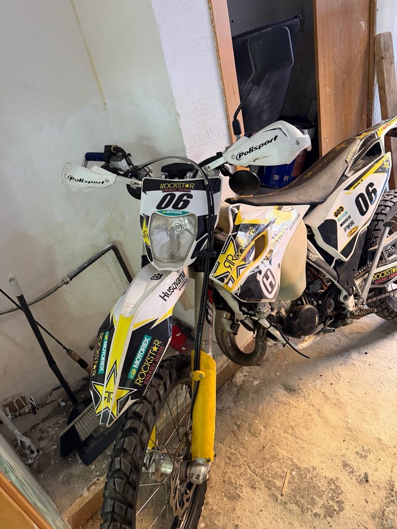 Husqvarna Enduro Blanca y Amarilla
