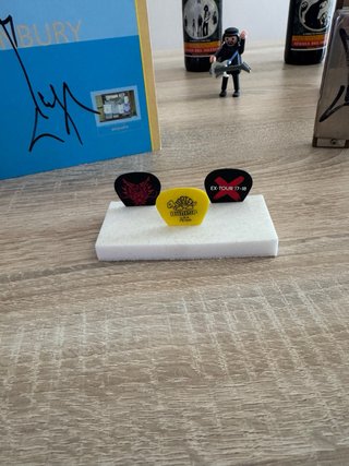 Merchandising de Heroes del silencio y bunbury