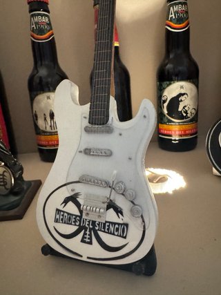 Merchandising de Heroes del silencio y bunbury