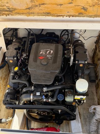 Barco FEATON SCAPE motor Mercruiser 5.0