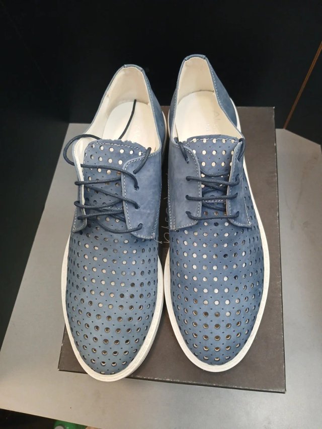 Talla 39 y 38 Zapatos mujer Alesya perforados
