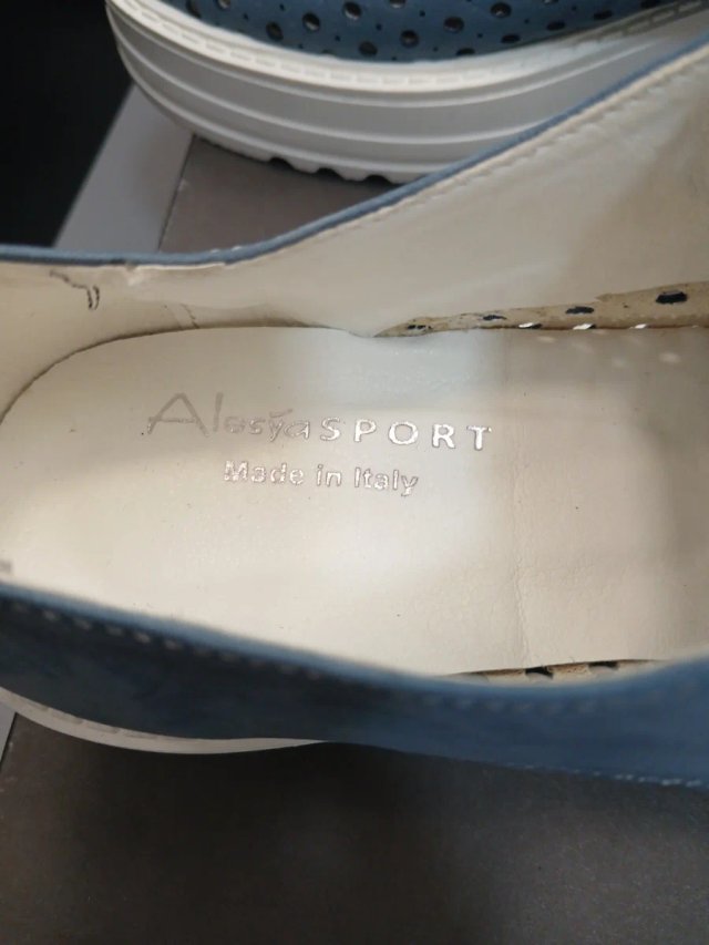 Talla 39 y 38 Zapatos mujer Alesya perforados