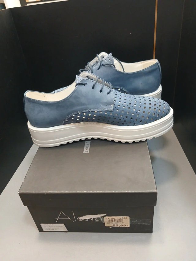 Talla 39 y 38 Zapatos mujer Alesya perforados