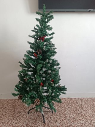 Árbol de Navidad Verde con Bayas Rojas