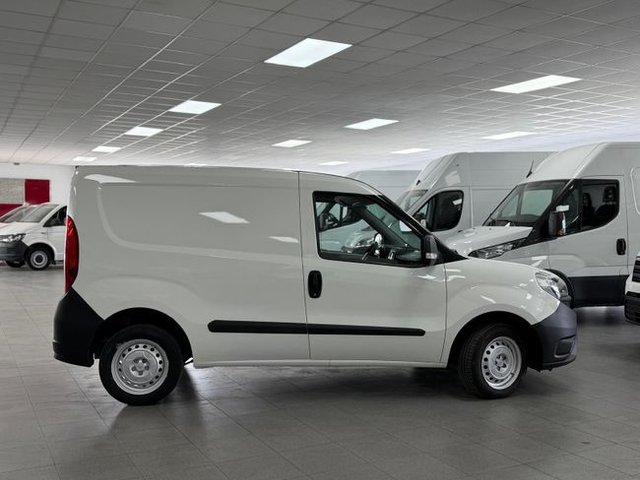 Fiat Doblò Cargo Base 1.3 Multijet 90cv E5+ SIN PUERTA LATERAL