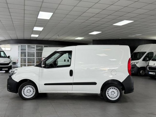 Fiat Doblò Cargo Base 1.3 Multijet 90cv E5+ SIN PUERTA LATERAL