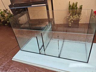 Acuario de 400 litros con mesa inoxidable y sump