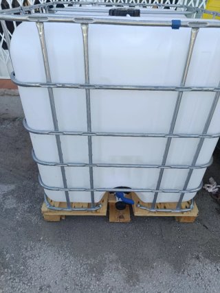 Contenedores bidones depósitos.1000 litros.