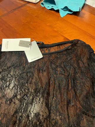 Camiseta Stradivarius encaje suave.