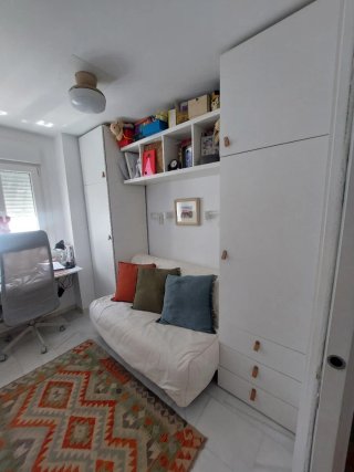 Sofá cama + 2 muebles + repisa