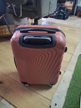 Maleta rosa de viaje