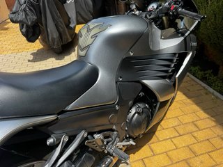 Dos motos adventure/maxi-scooter y Kawa ZZR1400