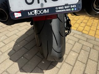 Dos motos adventure/maxi-scooter y Kawa ZZR1400
