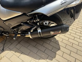 Dos motos adventure/maxi-scooter y Kawa ZZR1400
