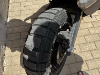 Dos motos adventure/maxi-scooter y Kawa ZZR1400