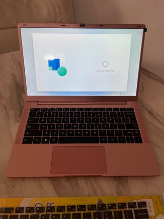 Ordenador Portátil Rosa 14 Win11 8GB RAM