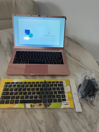 Ordenador Portátil Rosa 14 Win11 8GB RAM
