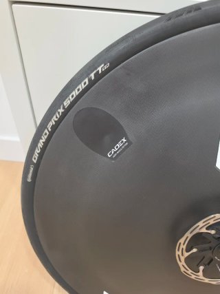 Juego Ruedas CADEX disc max y 4 spoke Carbono
