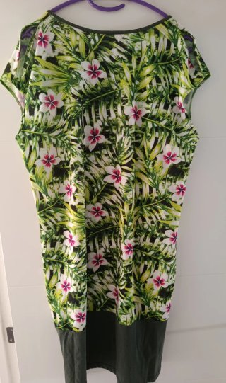 Vestido estampado tropical flores