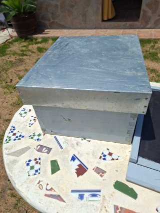 Seis Colmenas nuevas Langstroth con base normal