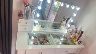 Tocador de maquillaje estilo Hollywood